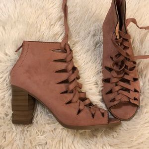 NWOT Mauve pink lace up caged bootie